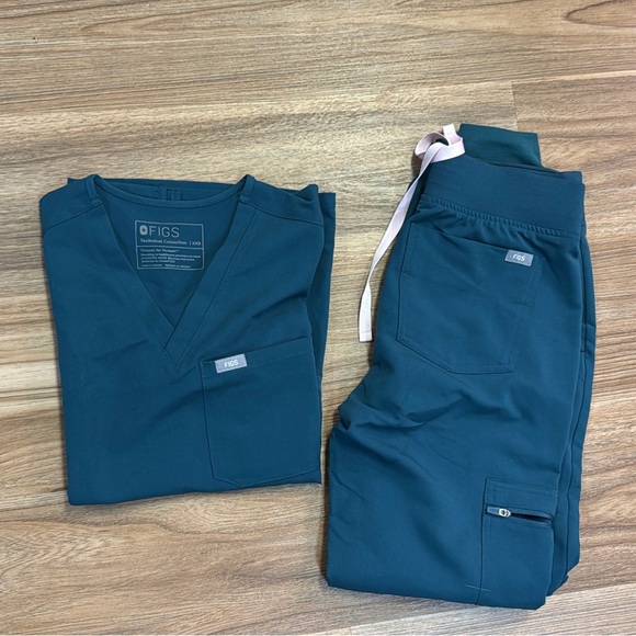 Figs Caribbean blue scrubs - Picture 2 of 2